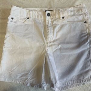 🦋Liz Claiborne Women’s Denim Short, White Short Size 6